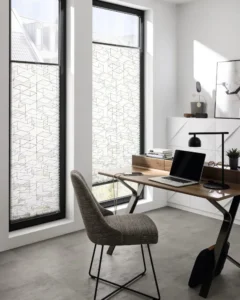 Bunte Plisseeanlagen im Büro – farbenfroher Sichtschutz von Bielitza Raumausstattung