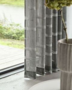 Gleichmäßiger Faltenfall