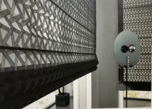 Faltrollo Horizon Space mit eingearbeiteten Querstäben – strukturierte Fensterdekoration von Bielitza Raumausstattung