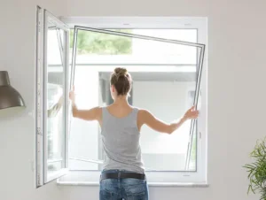 Passgenauer Insektenschutz-Spannrahmen aus Aluminium – effektiver Schutz gegen Fliegen und Mücken von Bielitza Raumausstattung