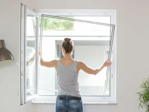 Passgenauer Insektenschutz-Spannrahmen aus Aluminium – effektiver Schutz gegen Fliegen und Mücken von Bielitza Raumausstattung