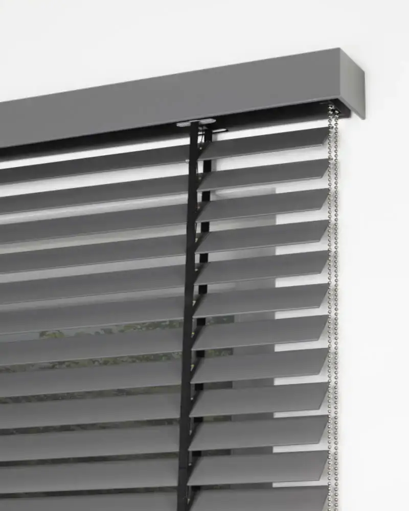 Jalousie mit Kettenzug Jalousie von Erfal in klassischem Design – funktionaler Sichtschutz von Bielitza Raumausstattung