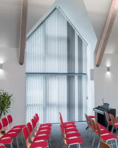 Lamellenvorhang von Erfal in modernem Design – funktionaler Sonnenschutz von Bielitza Raumausstattung