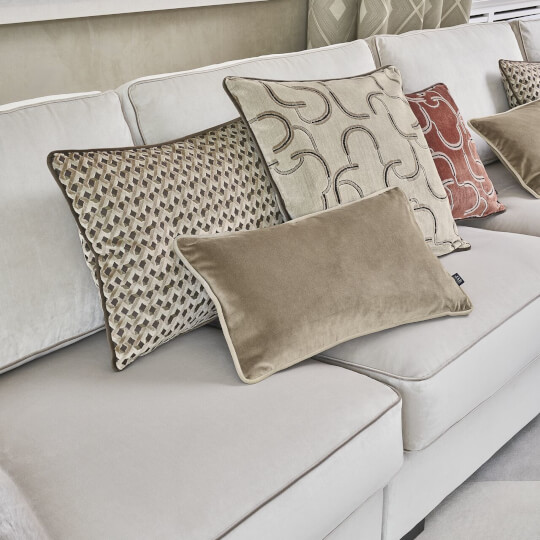 Aufarbeitung eines Sofas in der Polsterei von Bielitza Raumausstattung