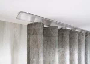 Schienensystem Interstil W2 für flüsterleises Gleiten – funktionale Fensterdekoration von Bielitza Raumausstattung