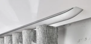 Schienensystem Interstil W5 mit innovativer Trägerlösung – stilvolle Fensterdekoration von Bielitza Raumausstattung