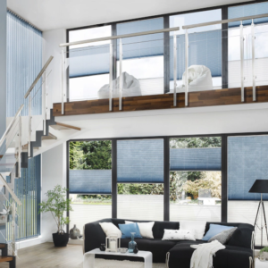 Plissee-Sonnenschutz am Fenster – individuell gefertigt von Bielitza Raumausstattung