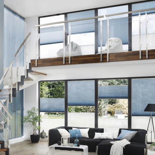 Plissee-Sonnenschutz am Fenster – individuell gefertigt von Bielitza Raumausstattung