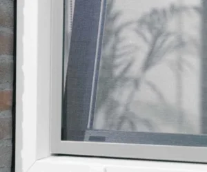 Passgenauer Insektenschutz-Spannrahmen für Fenster – effektiver Schutz von Bielitza Raumausstattung