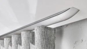 Moderne Vorhangschiene von Interstil